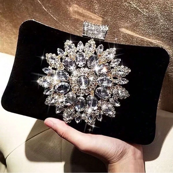 Handbags - 🆕 Beautiful Rhinestone Evening Purse